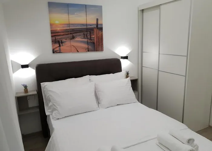 With Parking Space - 18045 Daire Trogir