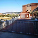 With Parking Space - 18045 * 特罗吉尔