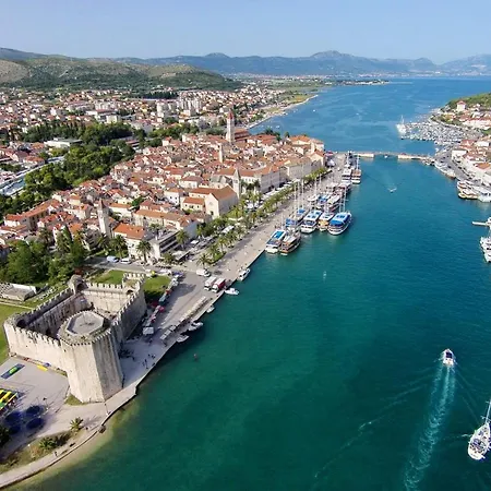 Apartment With Parking Space - 18045 Trogir